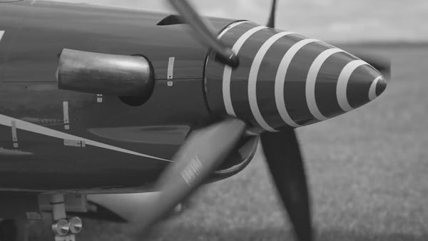 Shirts und Hoodies mit RC Motorflugzeugen als Motiv